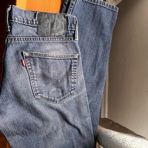 Levi’s mens low waisted jeans in dark blue wash. W30 L32